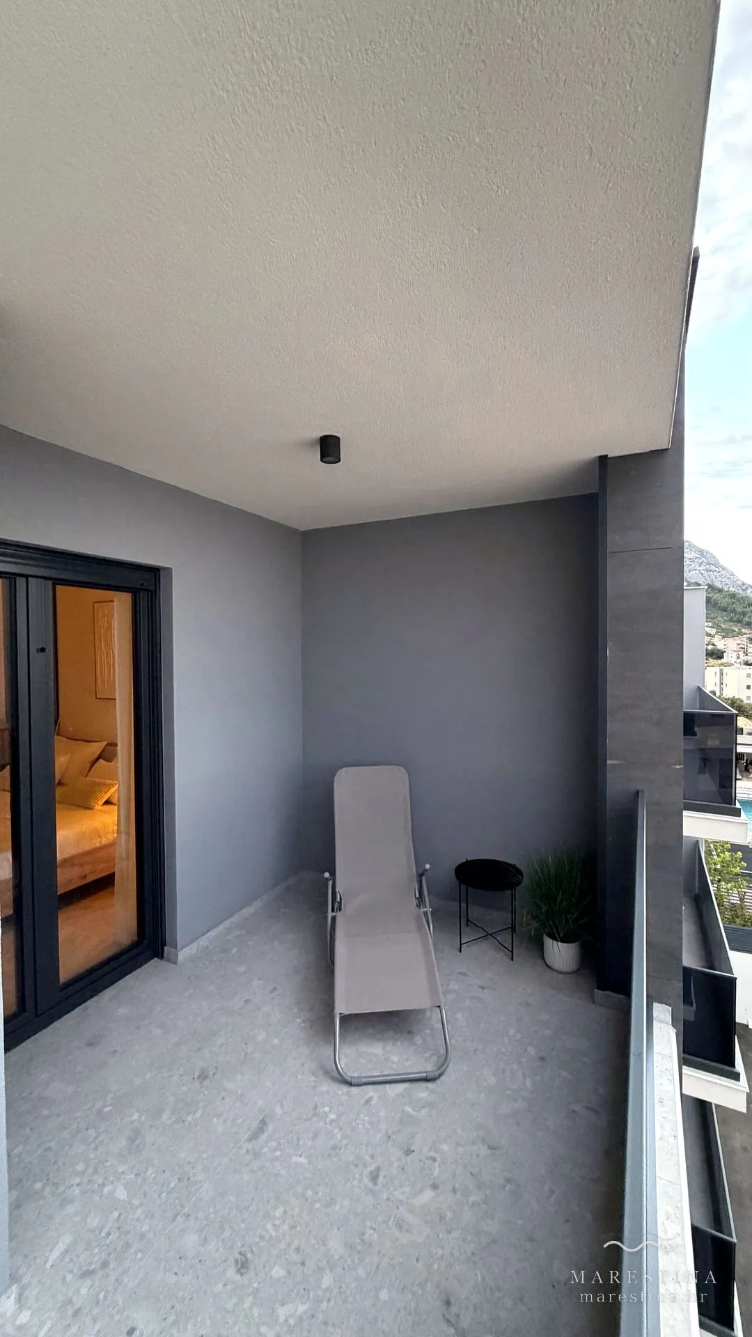 The extra-large balcony with full sea view