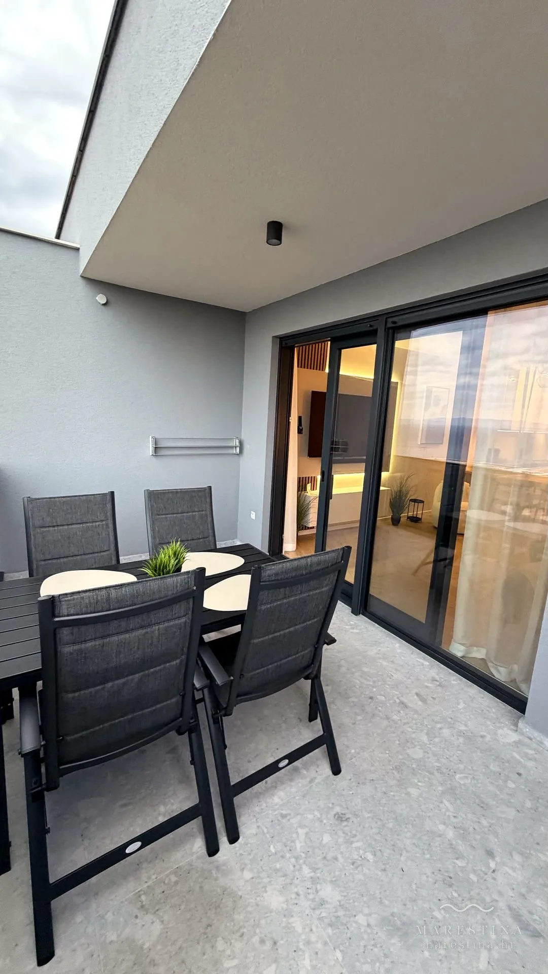 The extra-large balcony with full sea view
