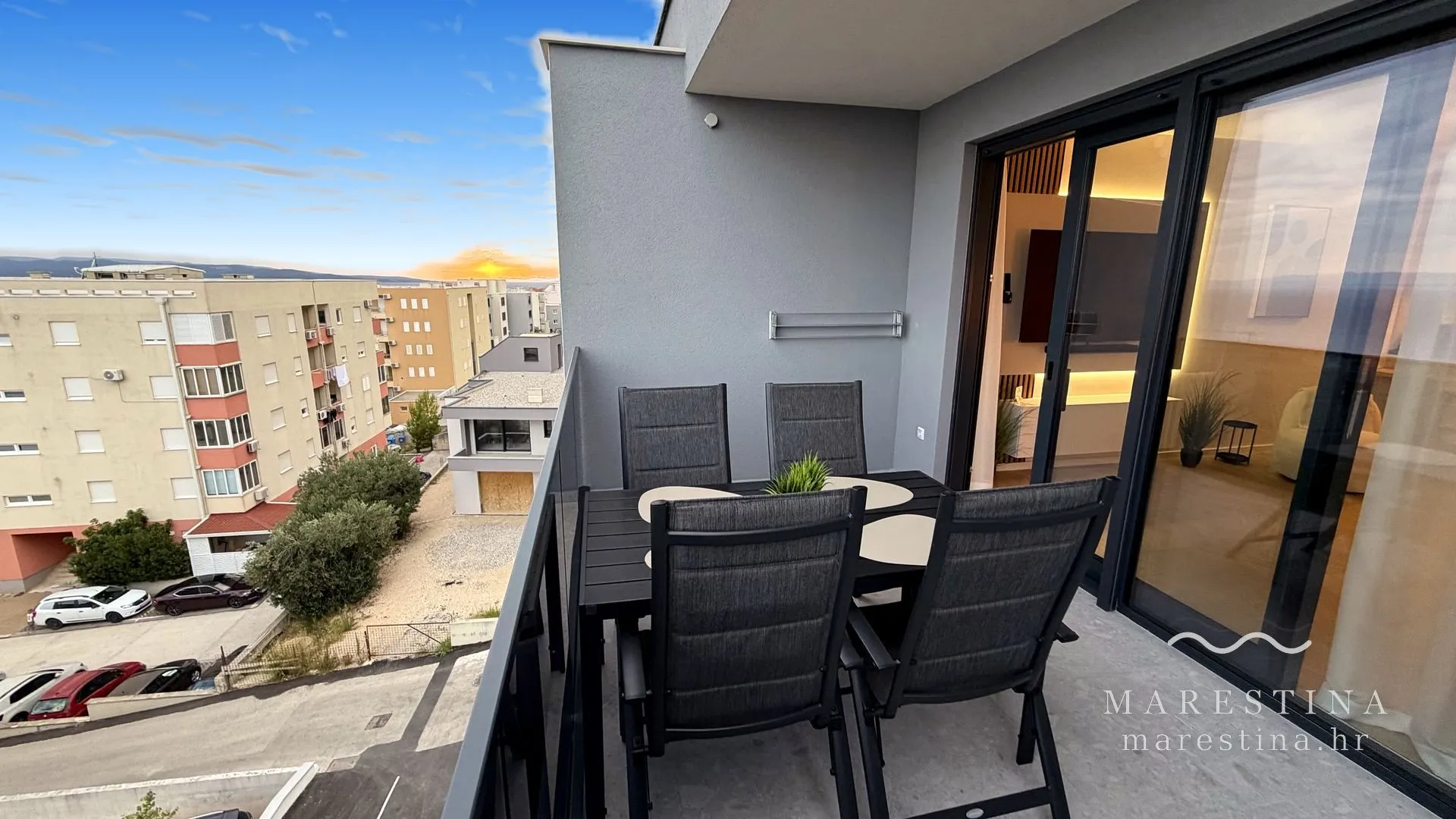 The extra-large balcony with full sea view