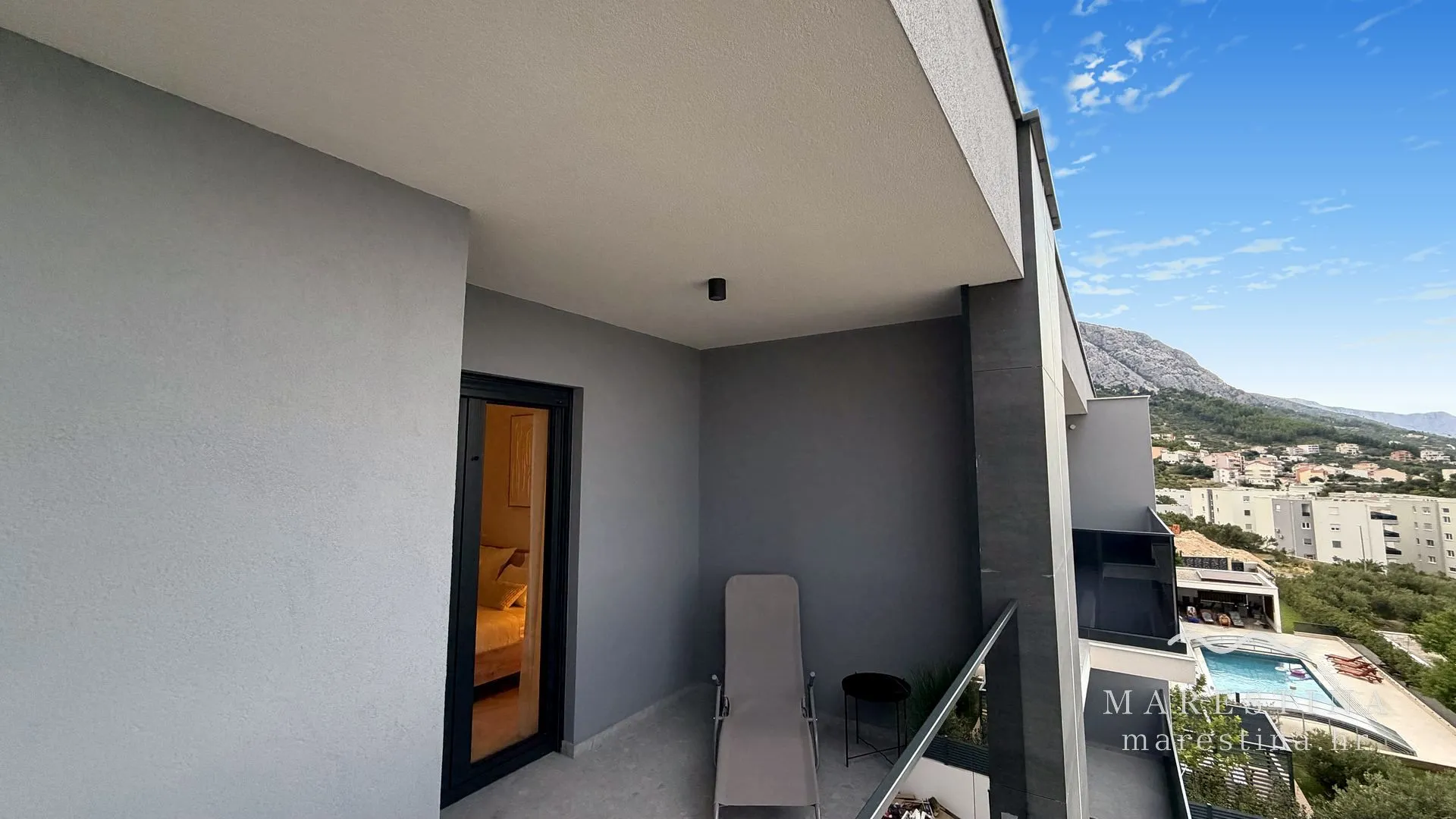 The extra-large balcony with full sea view
