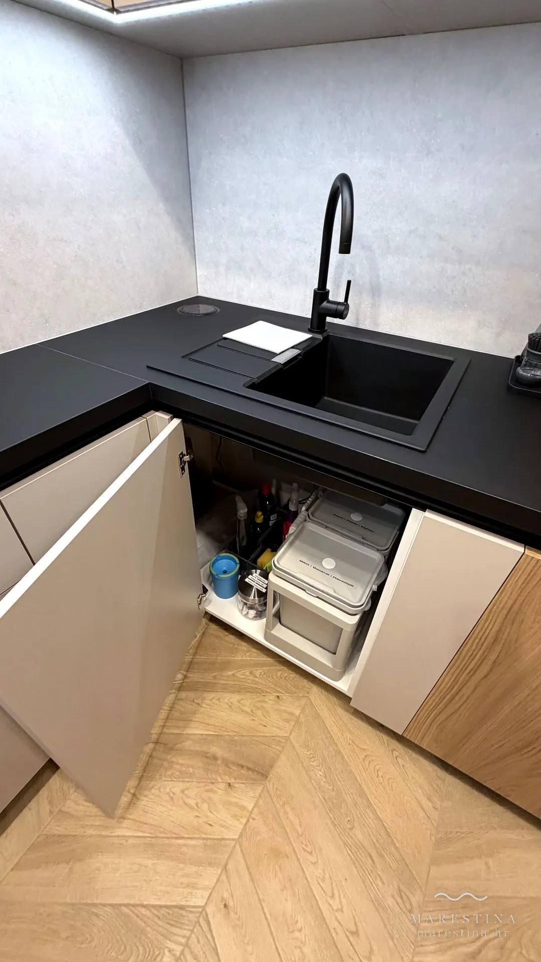 Fully equipped kitchen at Marestina